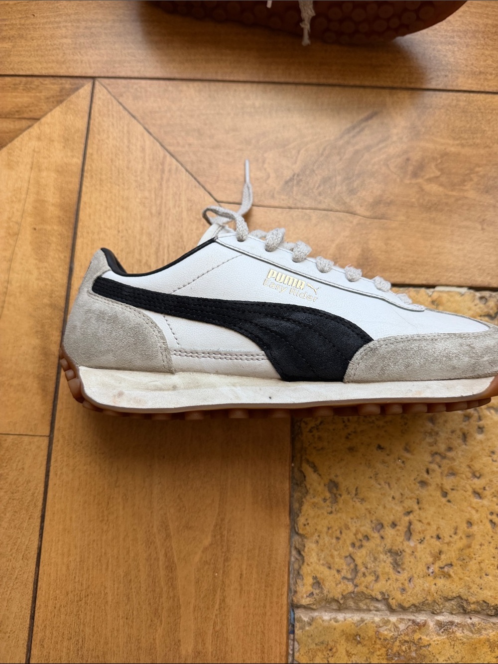 Puma Easy Rider Sneakers White Black Gray Suede Gum Sole